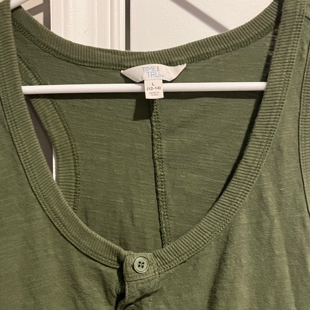 Time and Tru Buttoned Tank Top - Picture 3 of 5